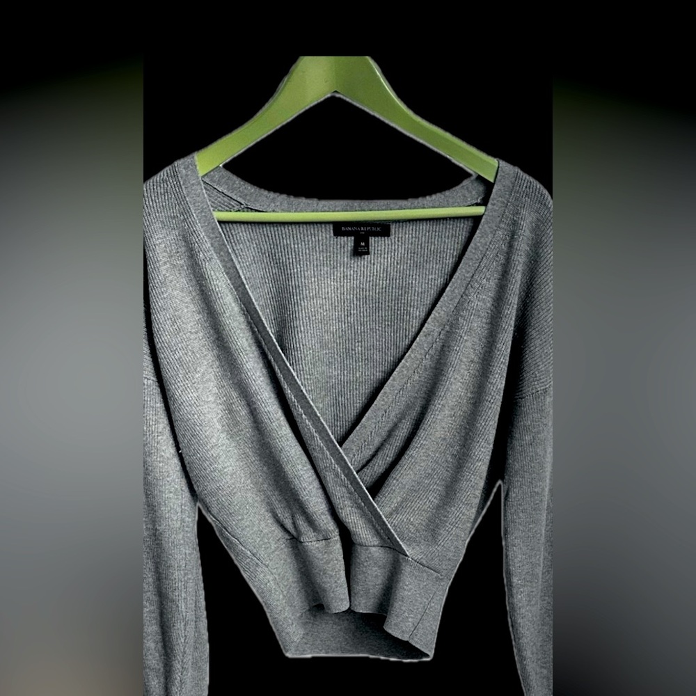BANANA REPUBLIC V NECK WRAP SWEATER MEDIUM
